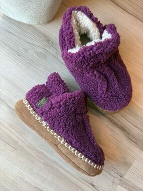 LL Bean Kids Plush Slip-On Slippers in Purple 10-11